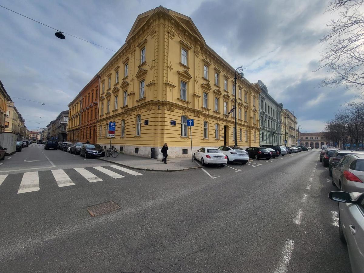 Stylish Apartment In Center Of Zagreb Extérieur photo